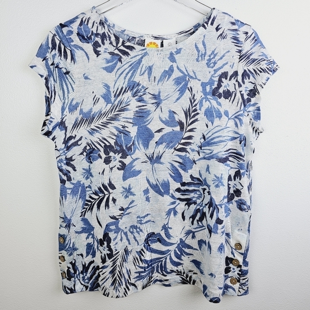 C&C California Blue & White Floral Linen Top NWT, size Small